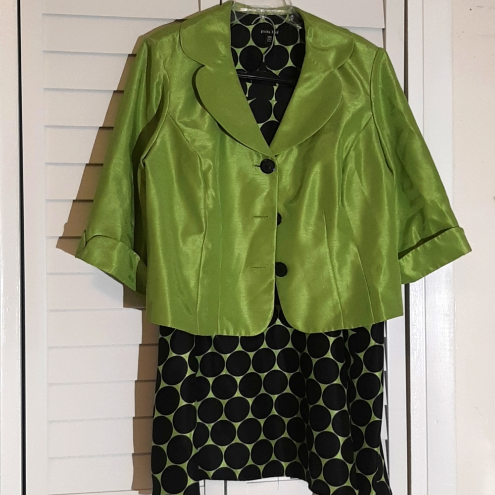 Lime Green and Black Dana Kay Top ans Skirt set in size 20W